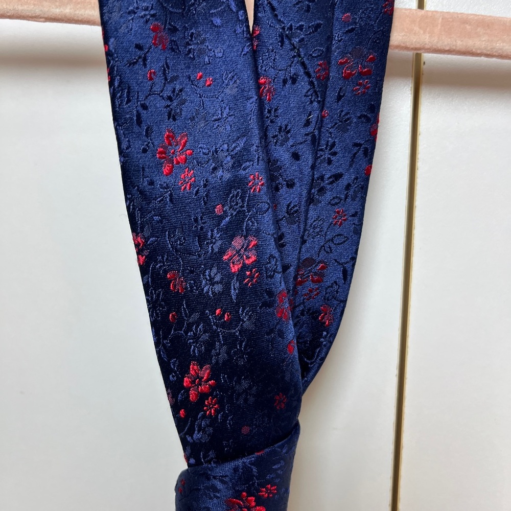 100% Silk Necktie Express Navy and Red
